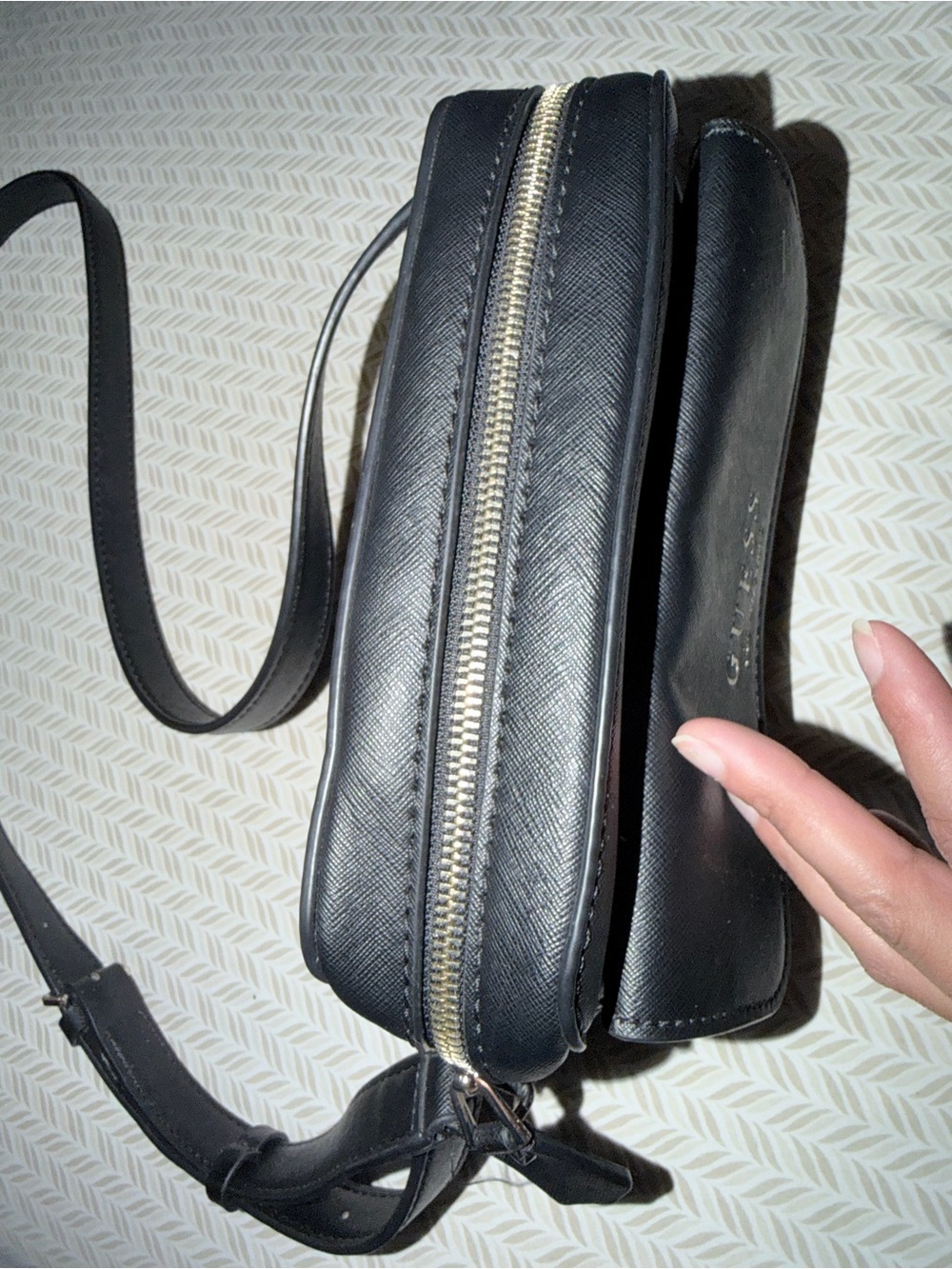 GUESS Los Angeles Black Crossbody Bag - Picture 3 of 14